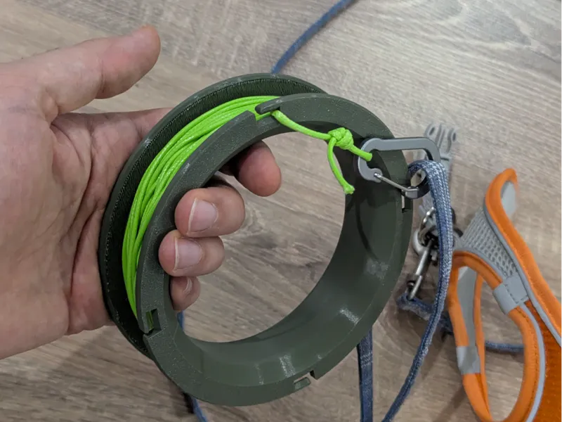 Compact & Wearable Paracord Leash Winder