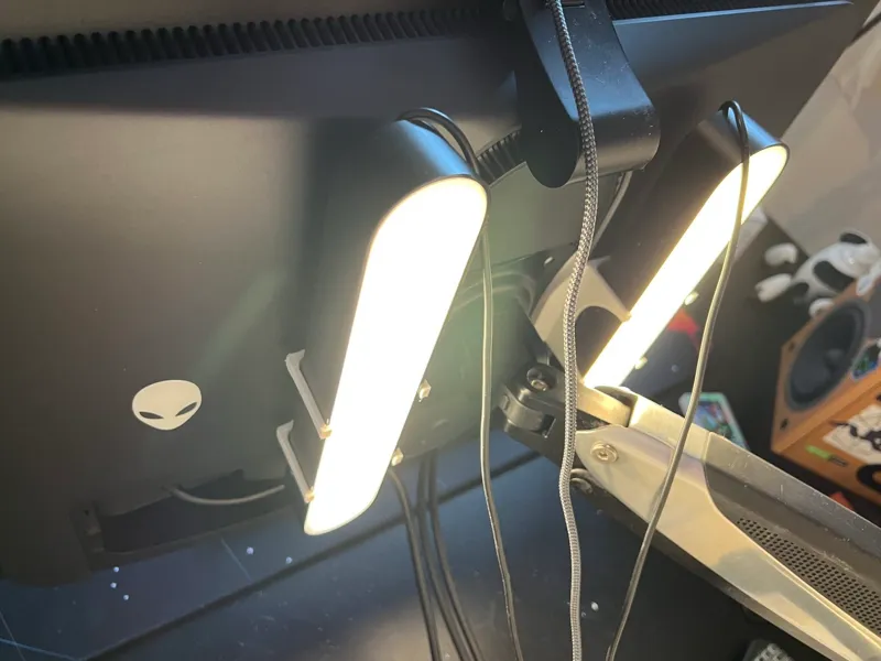Hue Play Lightbar VESA Mount (Dual + Angled)
