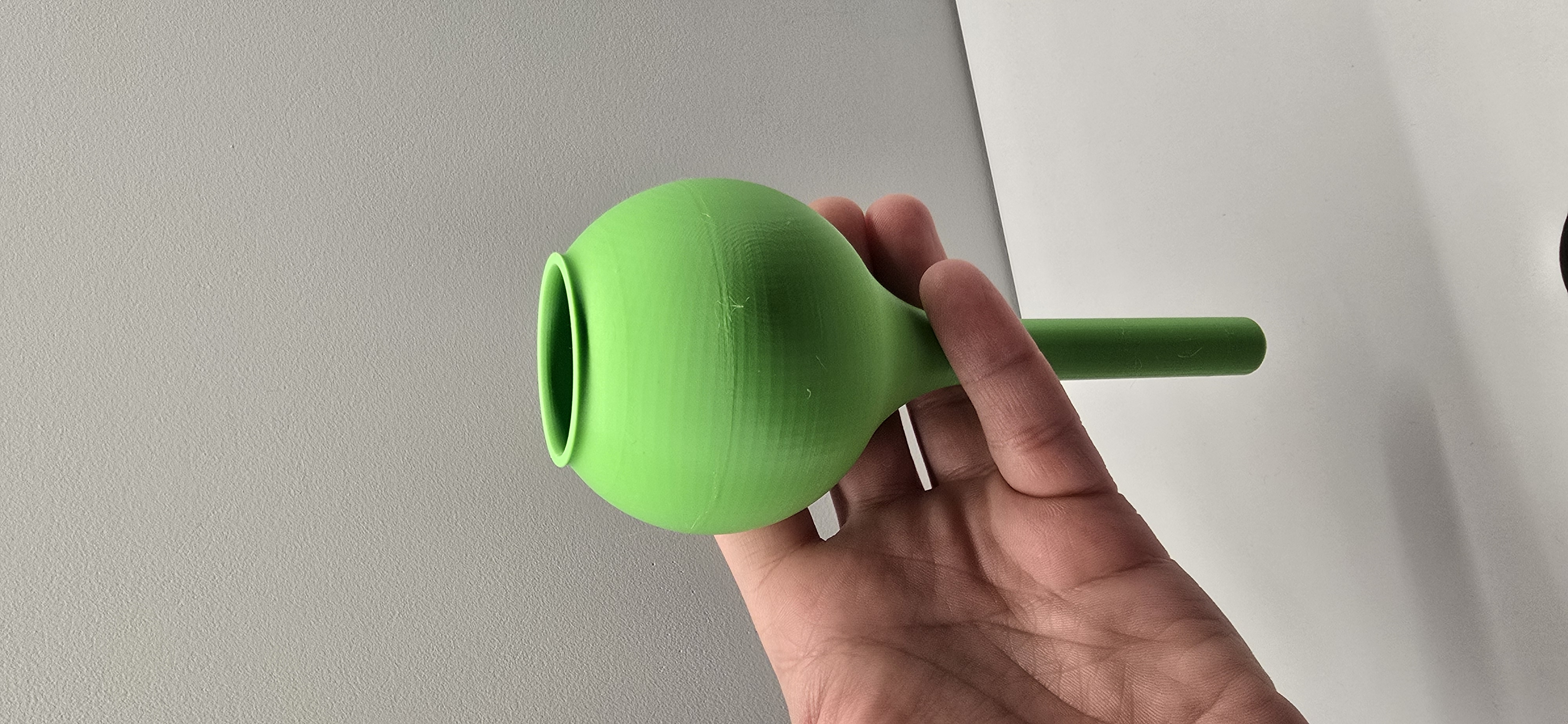 Miniatura 2 do modelo 3D Self-Watering Globe
