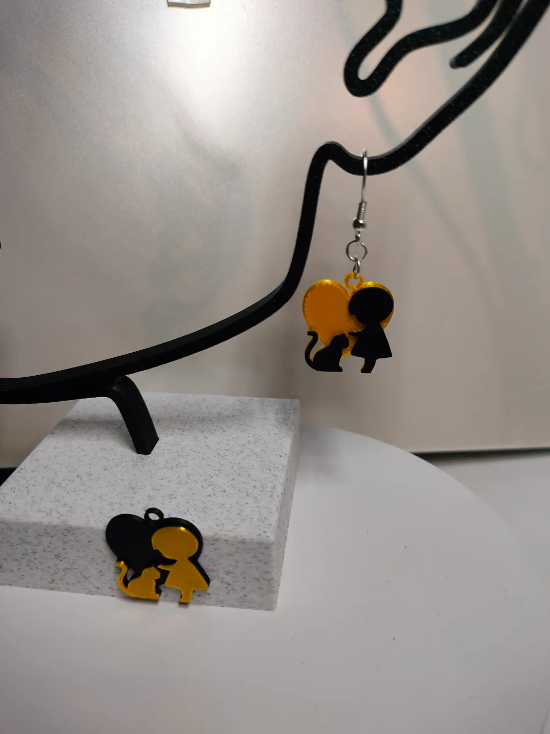 Child and cat - earrings view 4