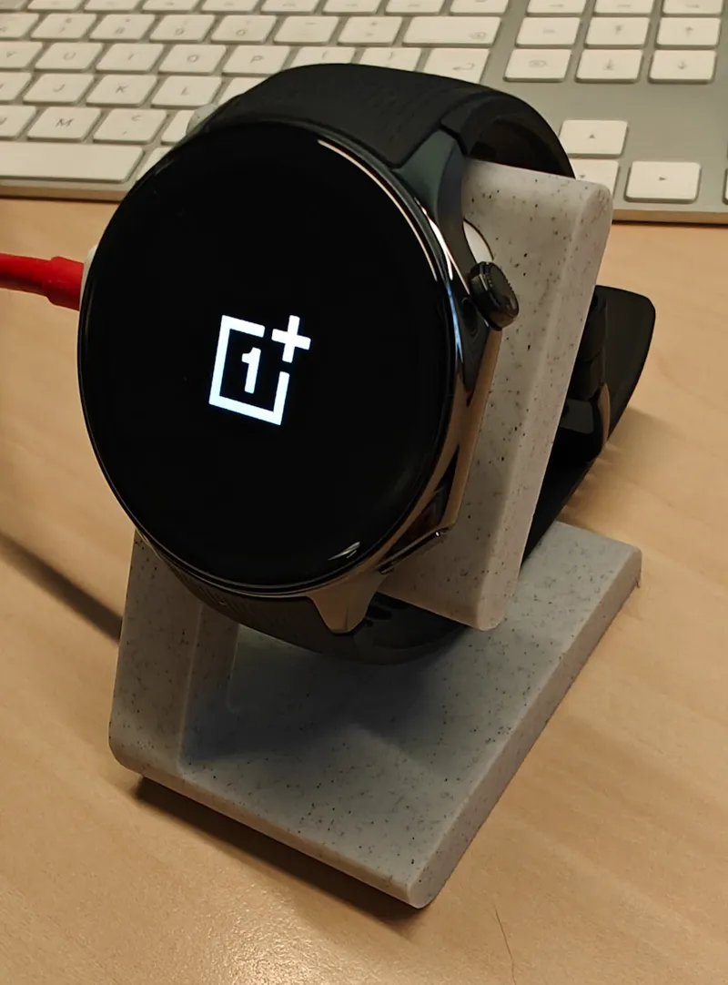 OnePlus Watch 2 stand