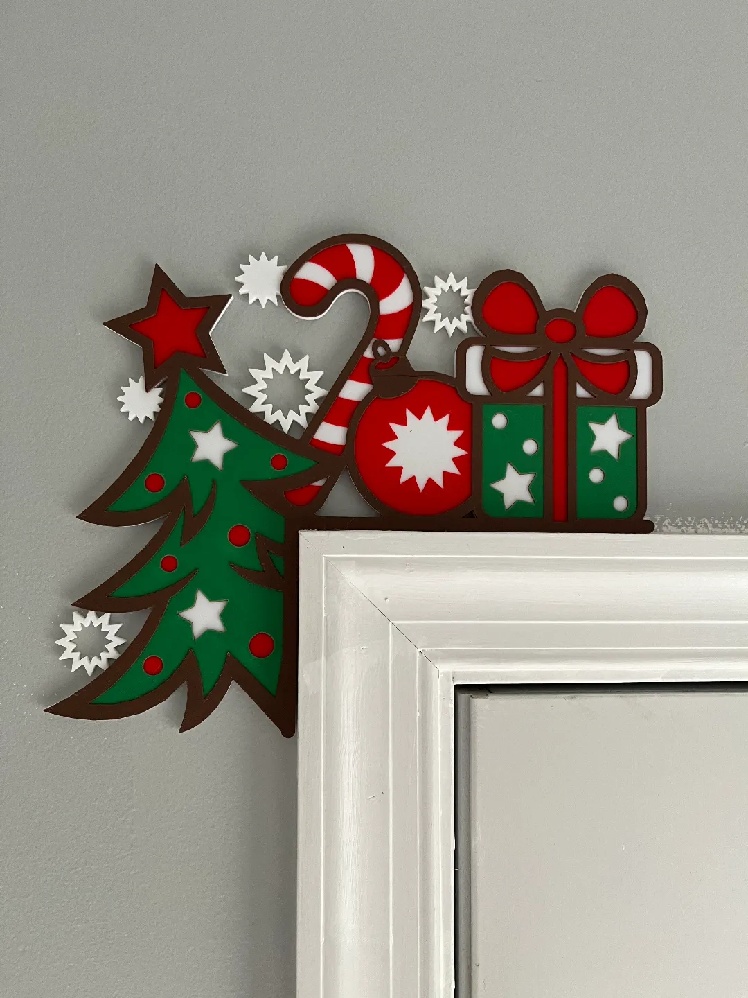 Christmas Door Corner / Door Topper. Tree & Gifts view 4