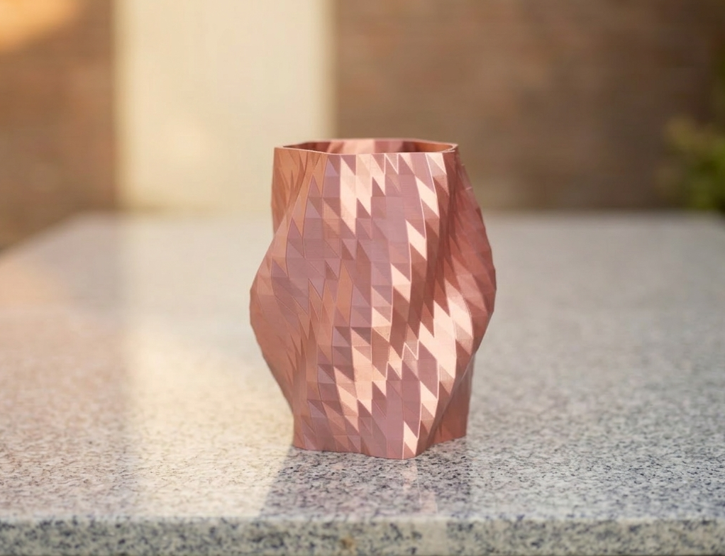 Miniatura 2 do modelo 3D Prisma - Low Poly Twisted Vase