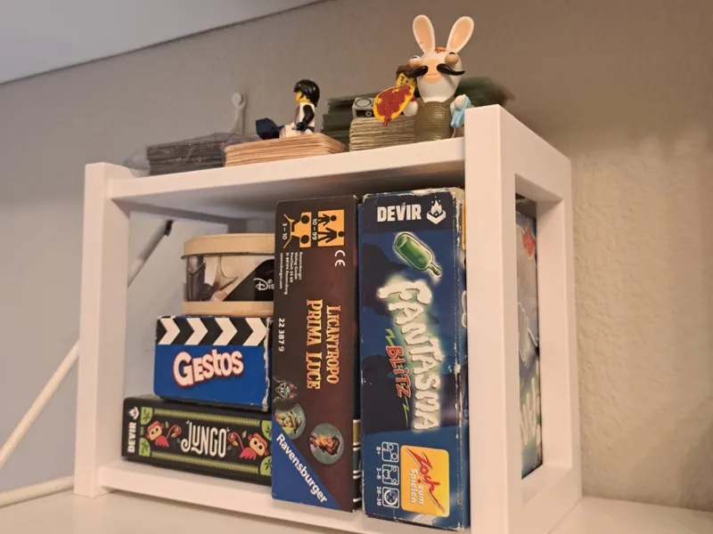 Estantería Minimalista para Juegos de Mesa