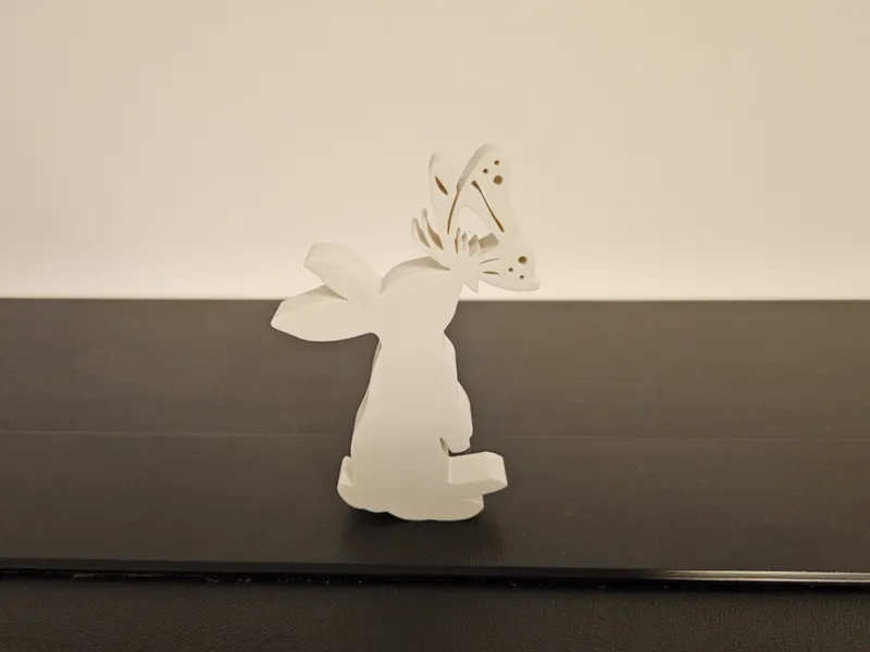 Osterdeko "Osterhase mit Schmetterling"