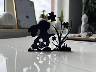 Hase riecht an Blume