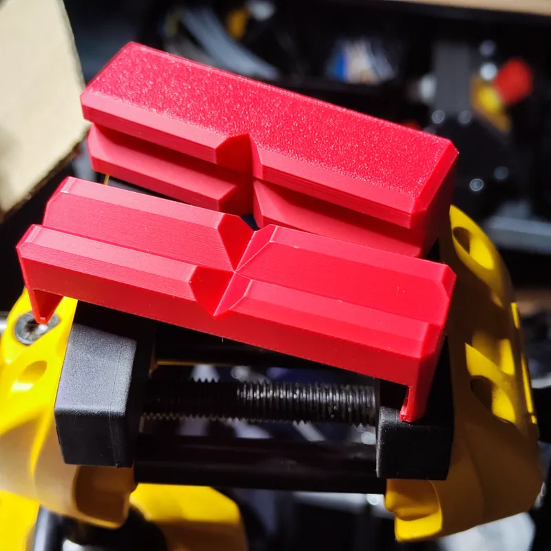 Stanley Table Vise -  Selfcentric Soft Jaws