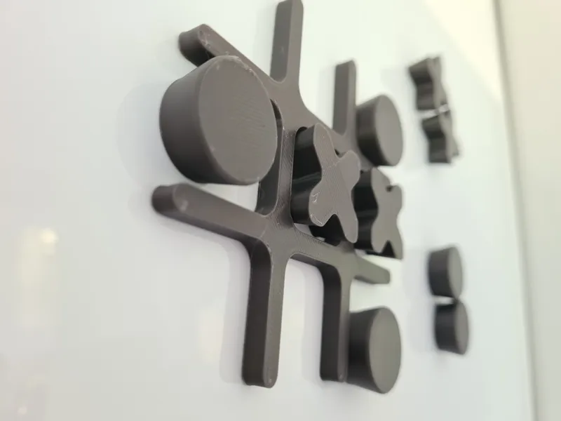 Fridge-Tac-Toe: Magnet Tic-Tac-Toe
