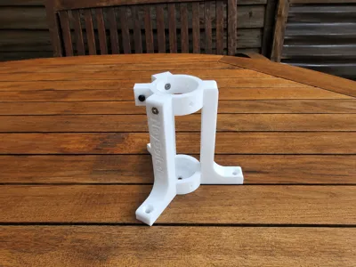 Pipe holder for rigid insulation pipe EN32