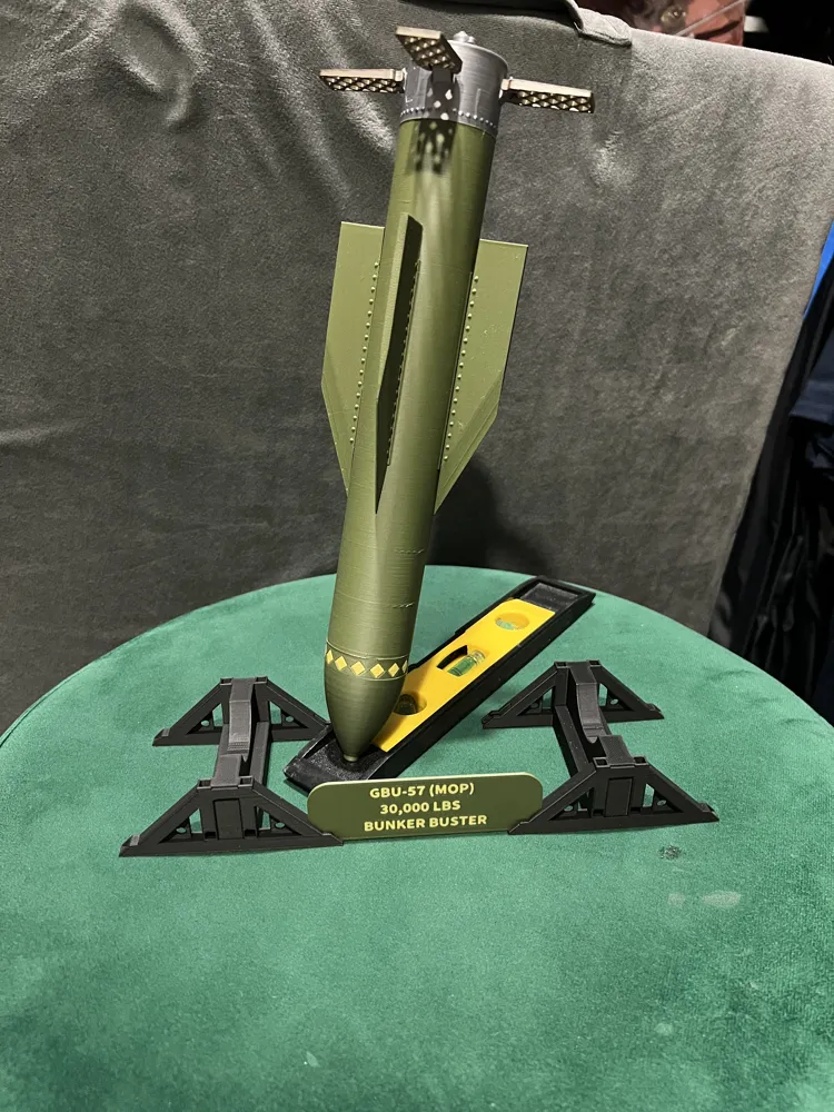 GBU-57 Bunker Buster 1:20 - Gratis 3D utskrifts modell - MakerWorld