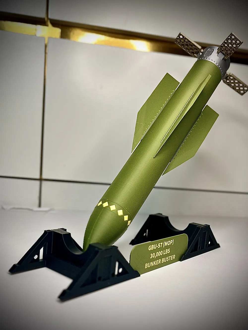 GBU-57 Bunker Buster 1:20 - Gratis 3D utskrifts modell - MakerWorld