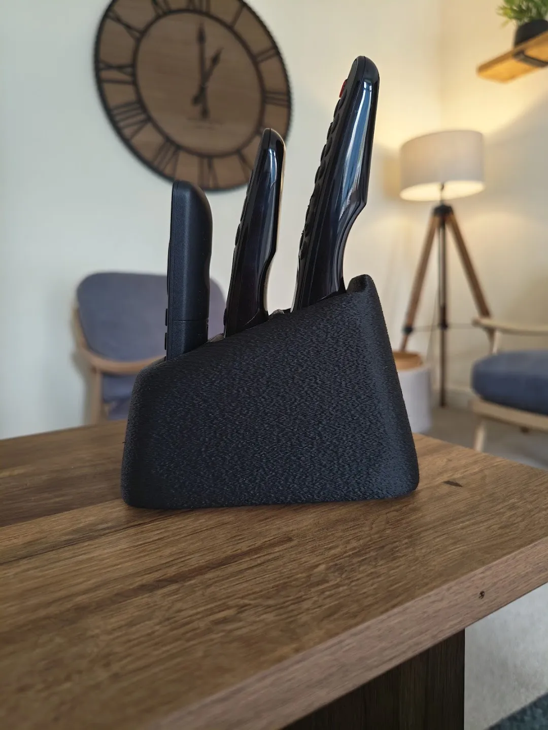 Minimal Remote Stand – 4 Layouts view 3