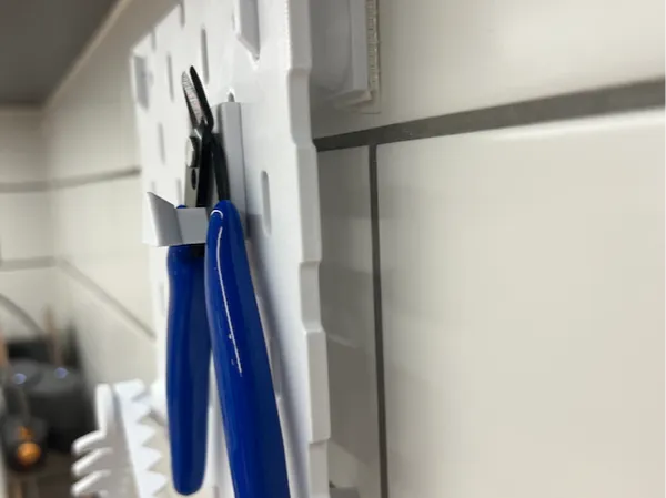 Fixation murale et entretoises pour panneau IKEA Skadis