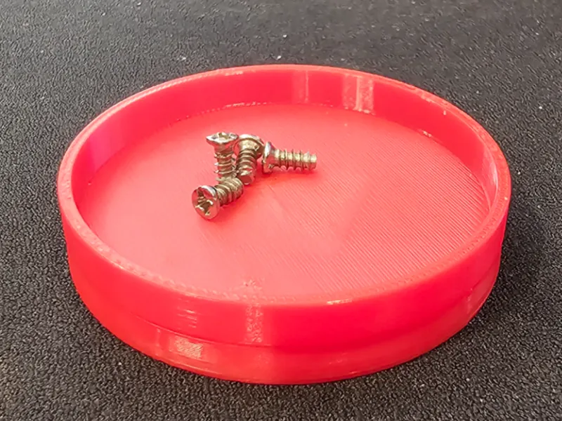 Small magnet tray