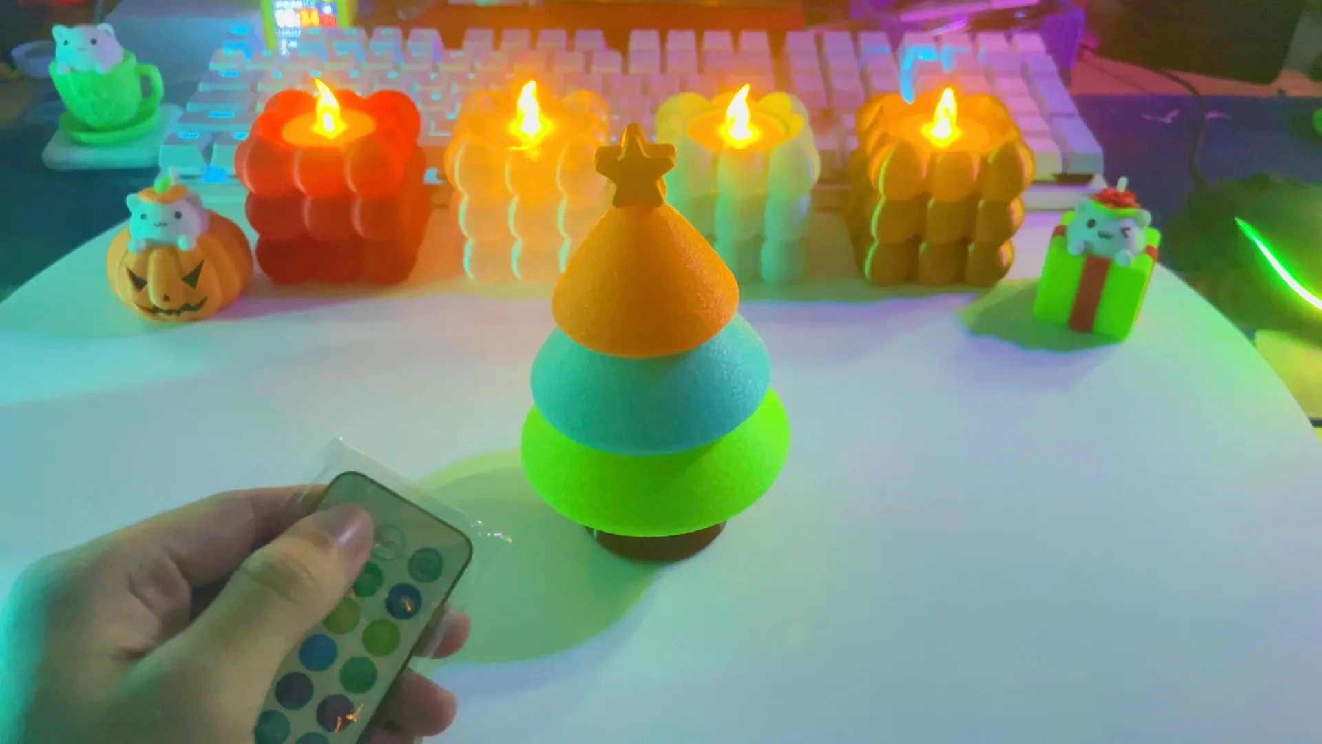 Miniatura 2 do modelo 3D 可遥控的炫彩圣诞树