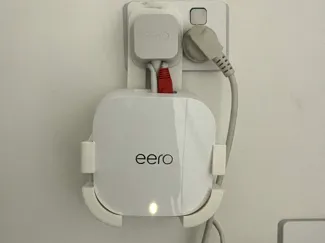 Eero 7 Au wall plug mount 