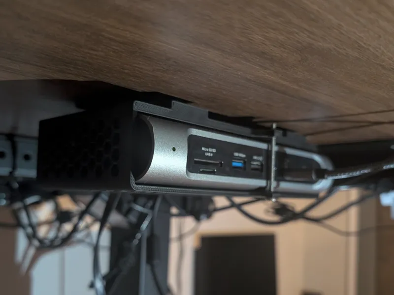 Plugable thunderbolt 4 docking station Bracket