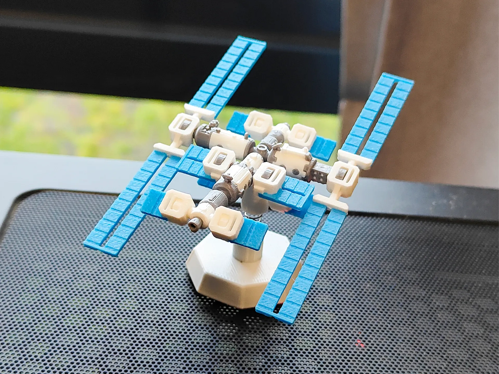 Miniatura 1 do modelo 3D 天宫空间站微缩摆件（太阳翼可动）