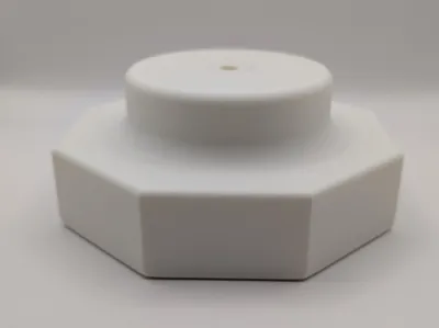 Universal socket, versatile base