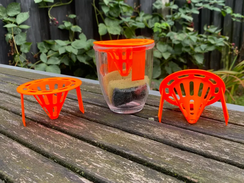 Hortnet trap with gripclaws