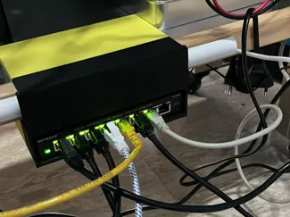 Supporto da banco e Scrivania per switch di rete