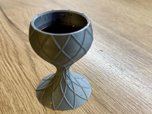 Calice décoratif façon verre à vin