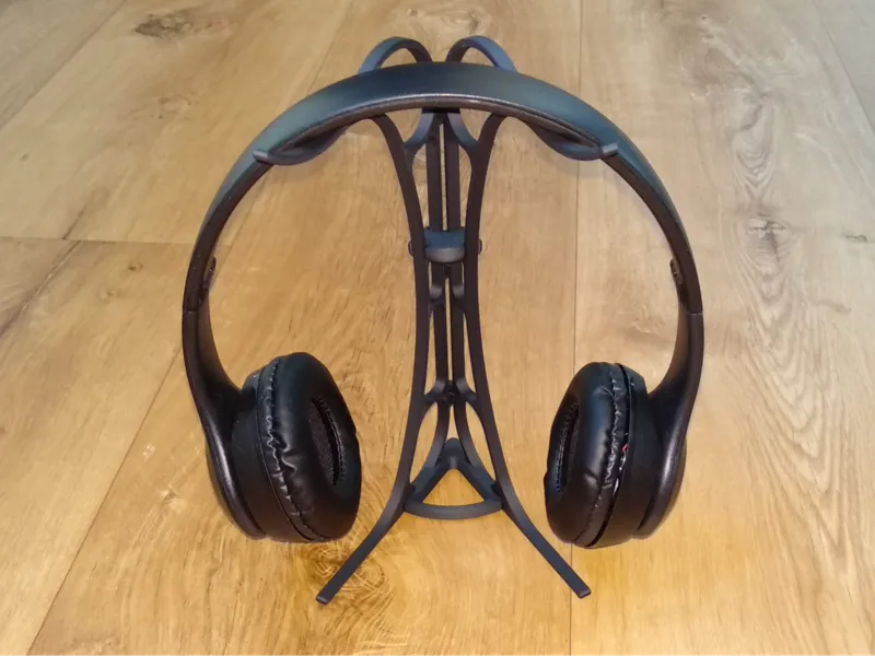 Minimalist Headphones Stand