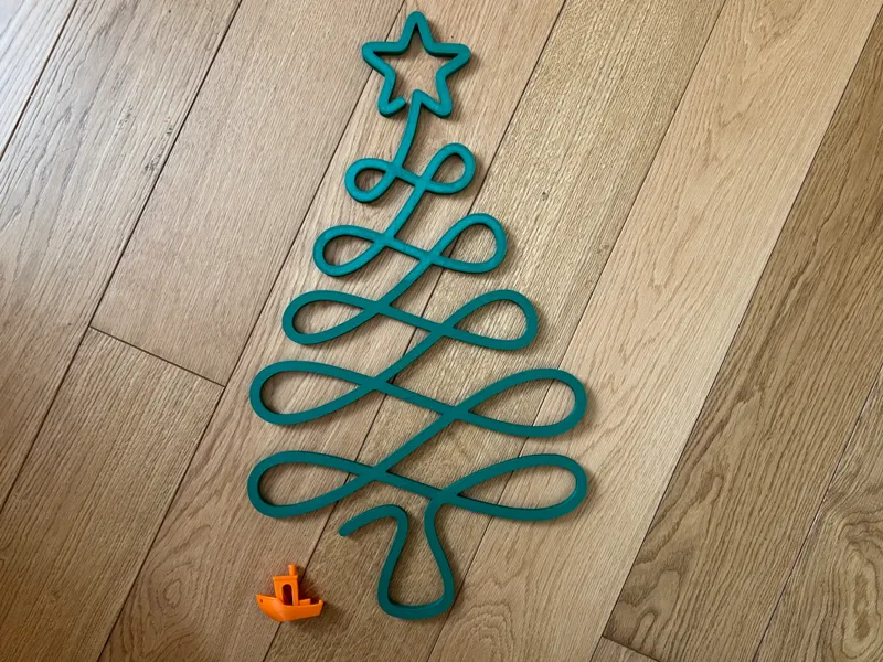 Giant 60cm Stylized One-Line Christmas Tree