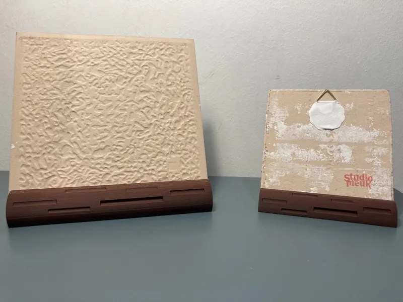 Log Tile holder/stand. Sized 6/7mm + 7/8mm thick