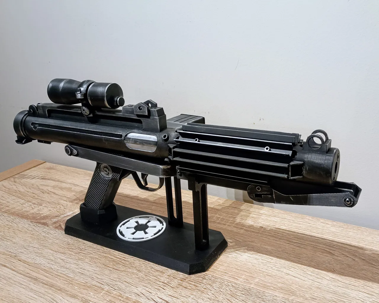 Star Wars E-11 Blaster RoTJ Version view 2
