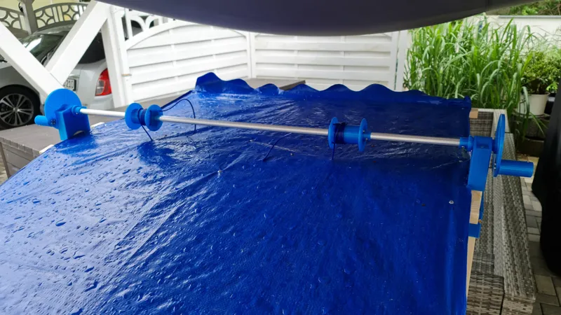 Sandpit with crank roof