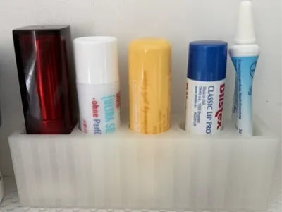 Small cosmetics organizer