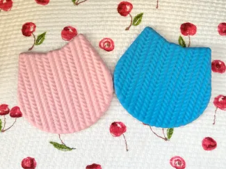 Knitted Cat Coaster