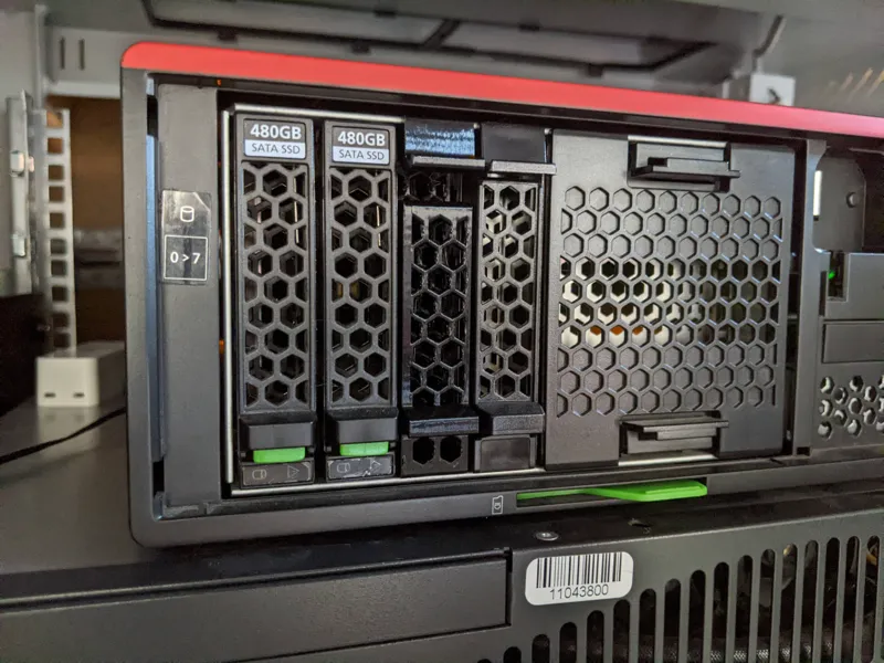 Fujitsu TX1320 M3 sdd/hdd frame/caddy