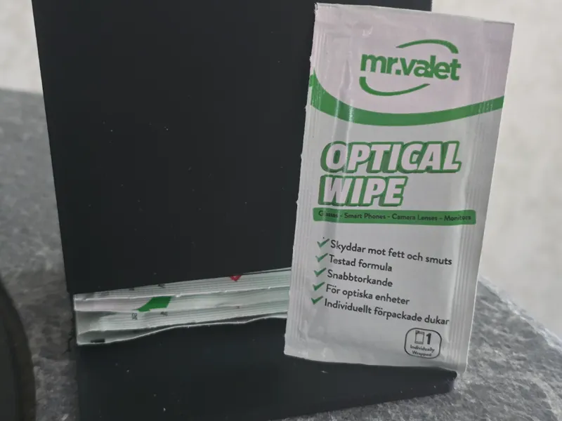 Box for eyeware cleaner