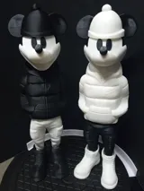 Фигурка Mickey Mouse в уличен стил