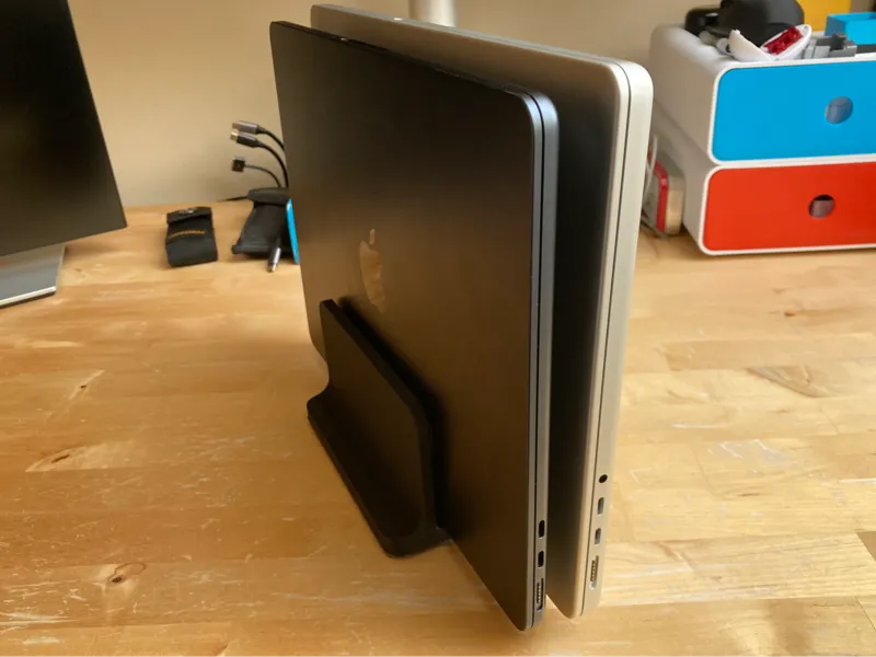 Dual laptop stand for MacBook Air & MacBook Pro