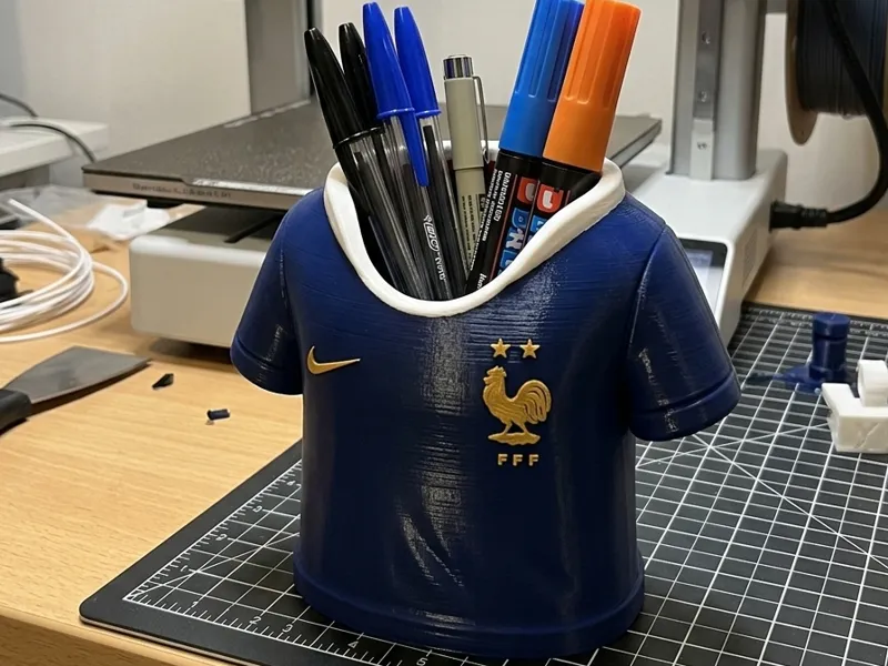 FRANCE OFFICIAL WORLD CUP 2026 JERSEY PEN HOLDER