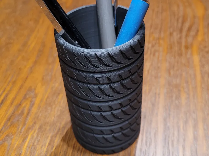 Stiftehalter im Reifenstapel-Design
