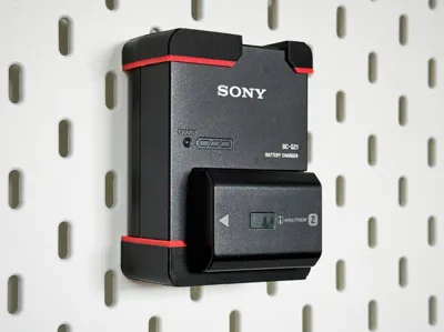 Sony BC-QZ1 Skadis Holder (NP-FZ100) 