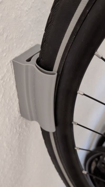 Simple bicycle wall mount