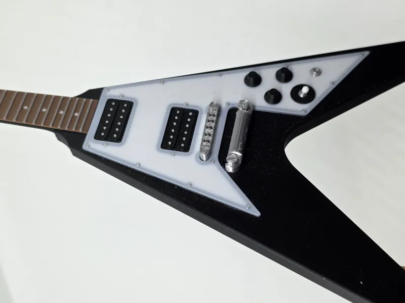 Gibson Flying V miniature guitar - High details