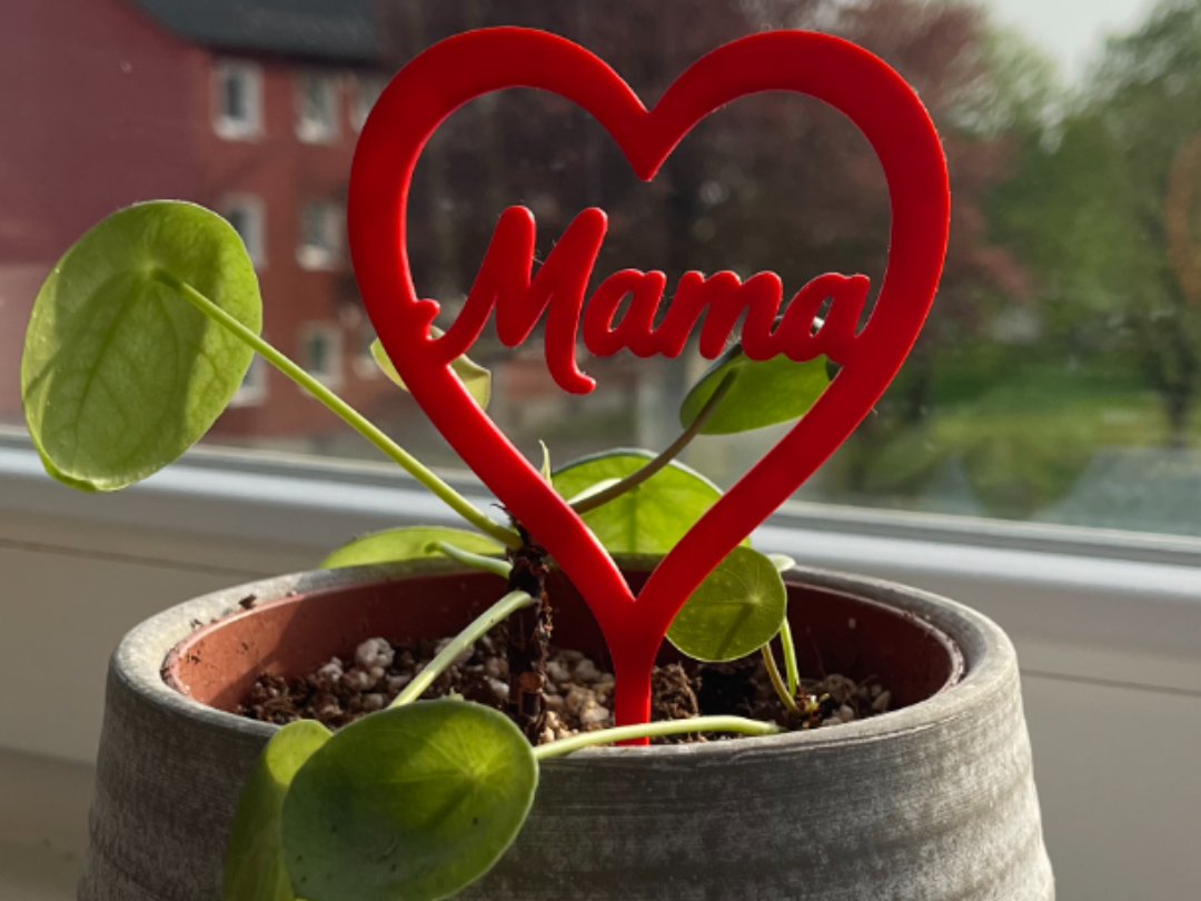 Heart “Mama” Plant Stake – Plant & Cake Decoration