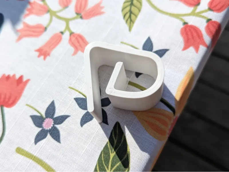 Tablecloth clamp/holder