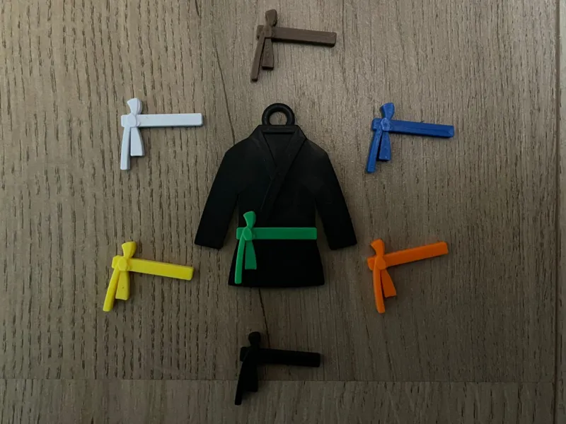 Silat suit keychain - swappable sash!
