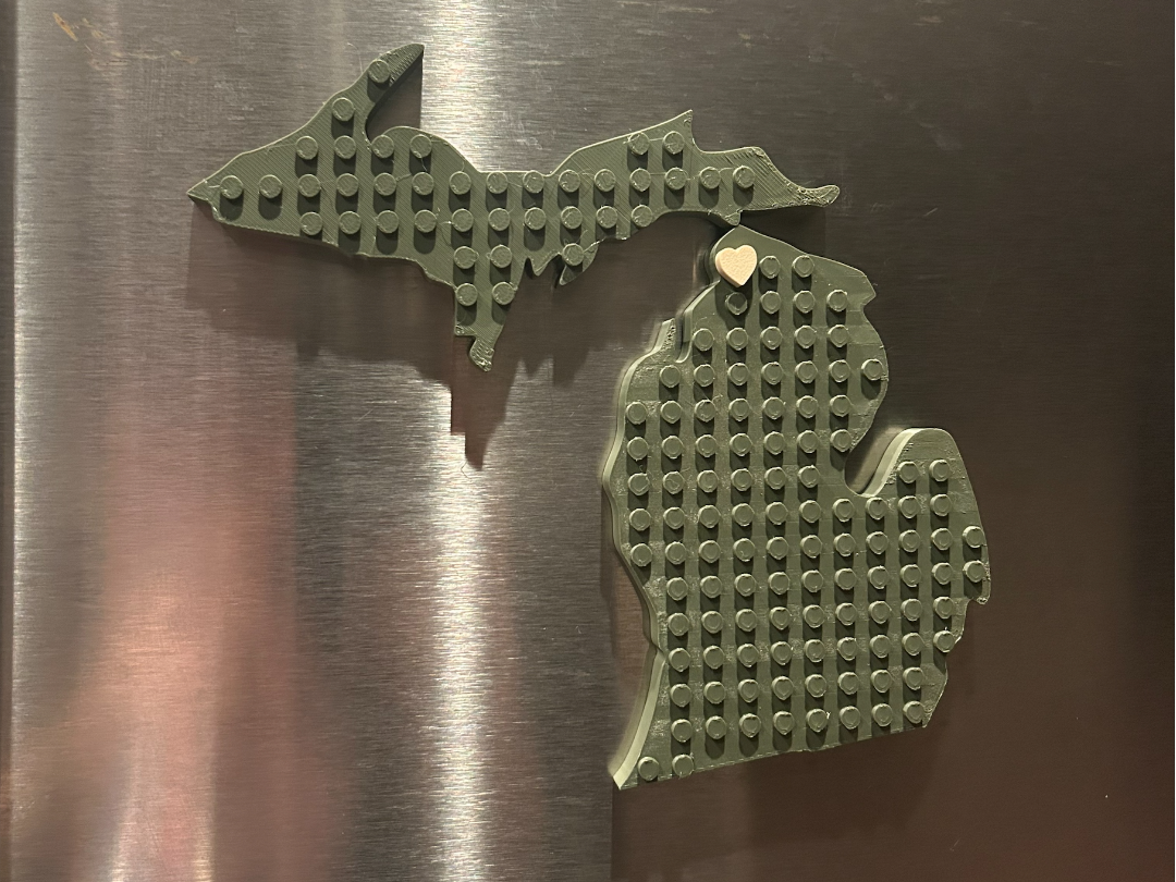 Michigan State Brick magnet with movable heart peg
