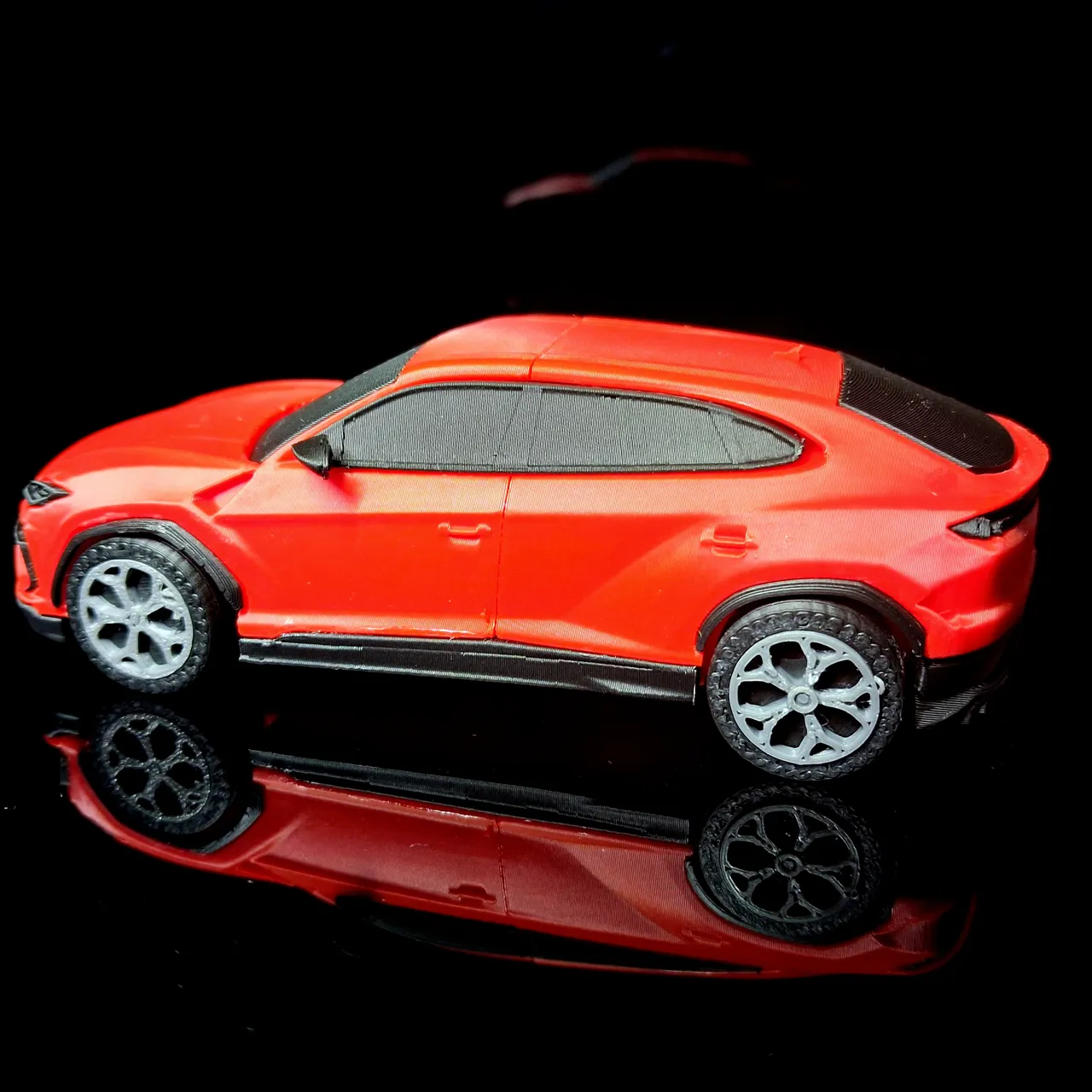 Lamborghini Urus 1/43 scale model view 2
