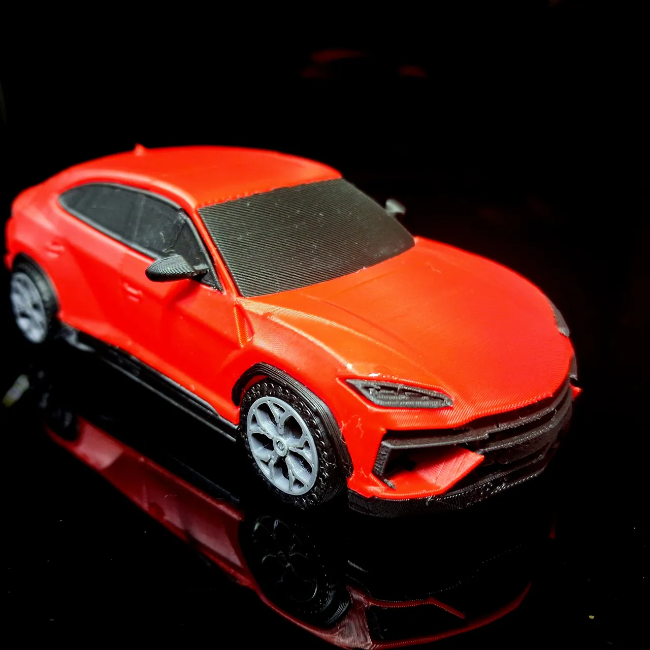 Lamborghini Urus 1/43 scale model view 3