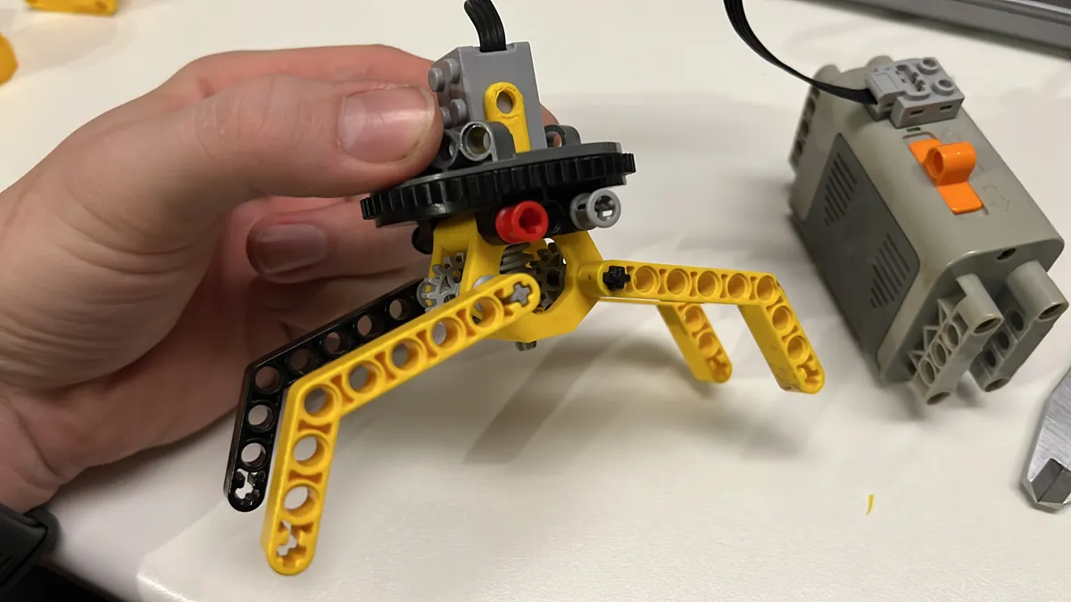Pince en briques pour micro-moteur