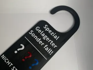 Tür Schild die drei Fragezeichen 